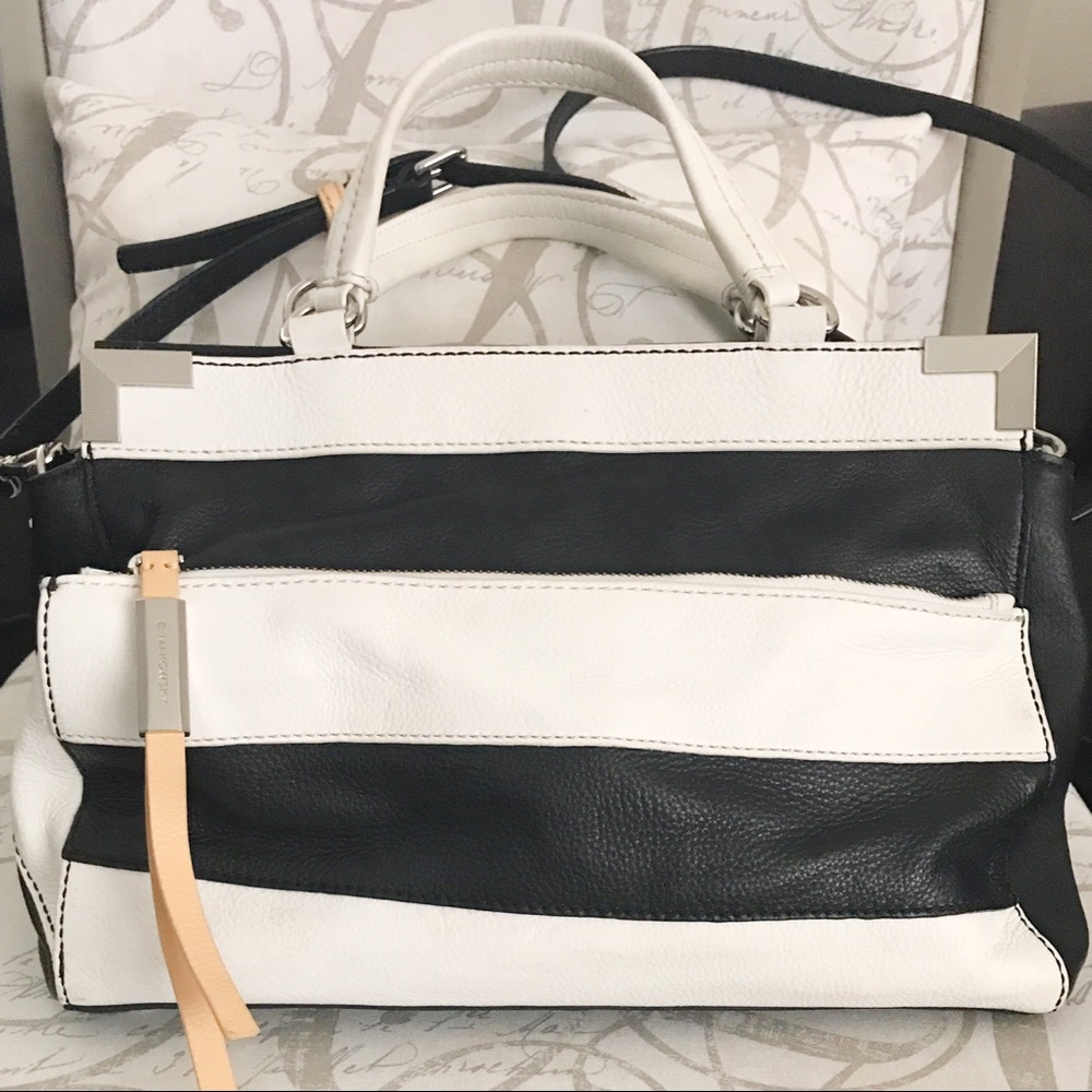 B. Makowsky leather purse